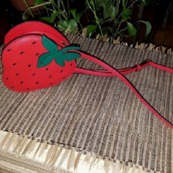 Strawberry Shaped Purse like new - Picture 2 of 6
